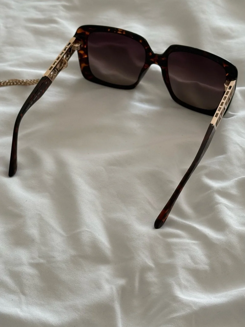 GUESS x Jennifer Lopez Oversized Square Tortoise Sunglasses Rhinestone Chain